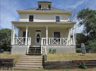 1009 W Grove St, Bloomington, IL 61701