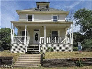 1009 W Grove St photo 1