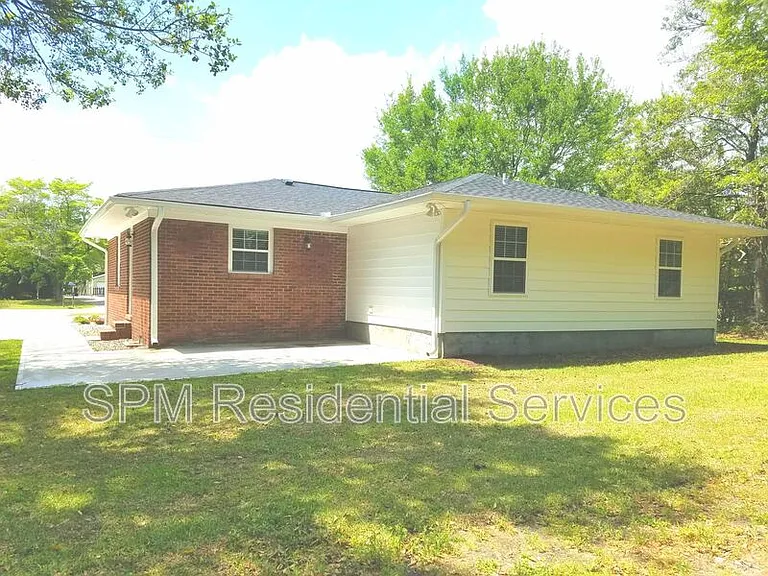 408 Pine Hills Dr — Photo 22