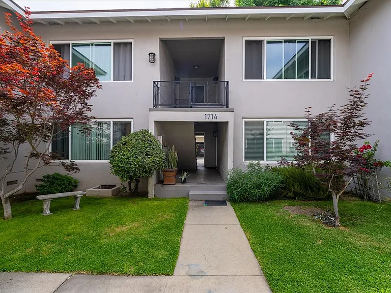 1714 Grevelia St #B — Photo 5