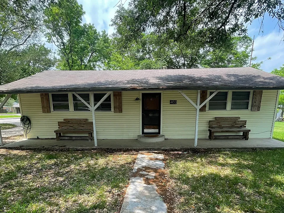 403 Live Oak St