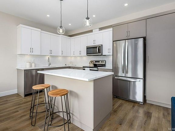 3rd image of 2580 Brookfield Dr #206
