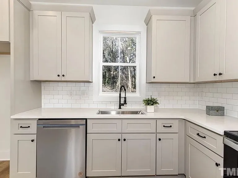 1420 Maplewood Dr #B — Photo 11