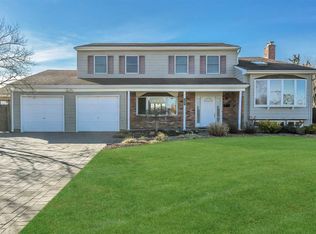 152 Snedecor Ave, West Islip, NY 11795