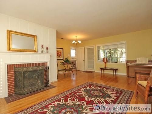 5th image of 2367 39th St