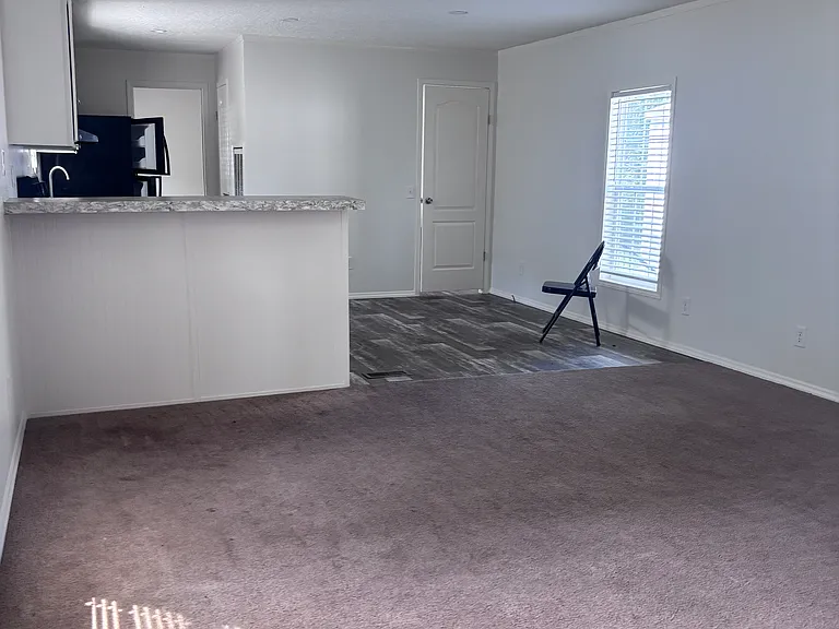 601 W 9th St #10 — Photo 14