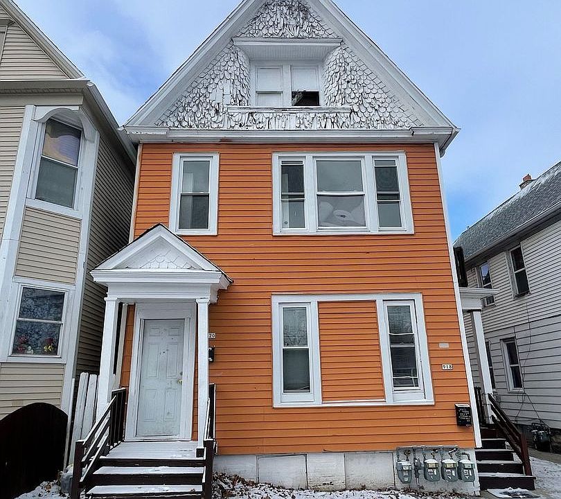 1st image of 918-920 W Windlake Ave