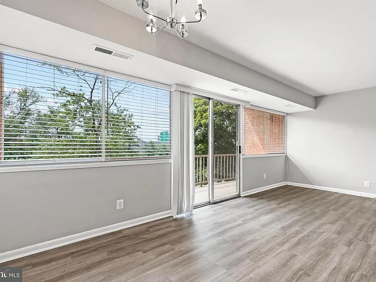 5801 Quantrell Ave — Photo 2