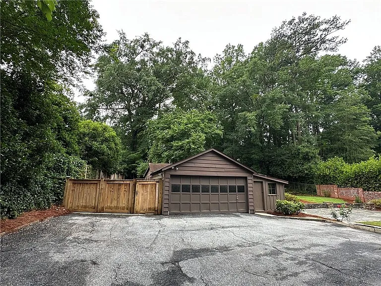 935 Stovall Blvd NE — Photo 35