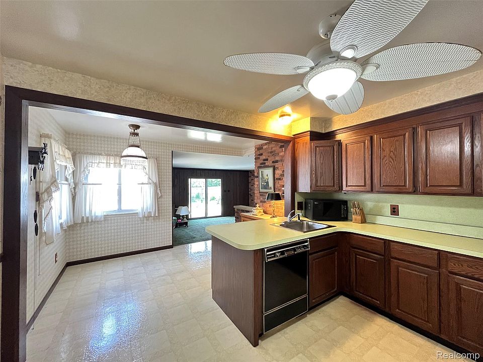 231 Walper Ave, photo 8
