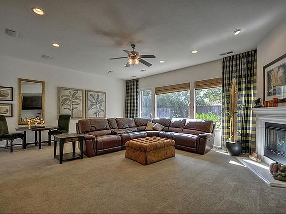 4th image of 3716 Clubside Ln