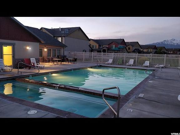 4th image of 302 E Seagull Ln