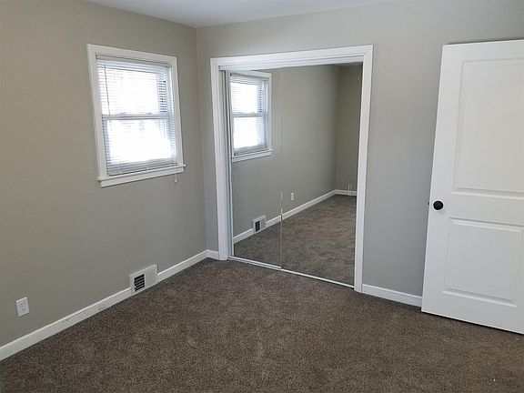 4th image of 2735 Marshall St NE