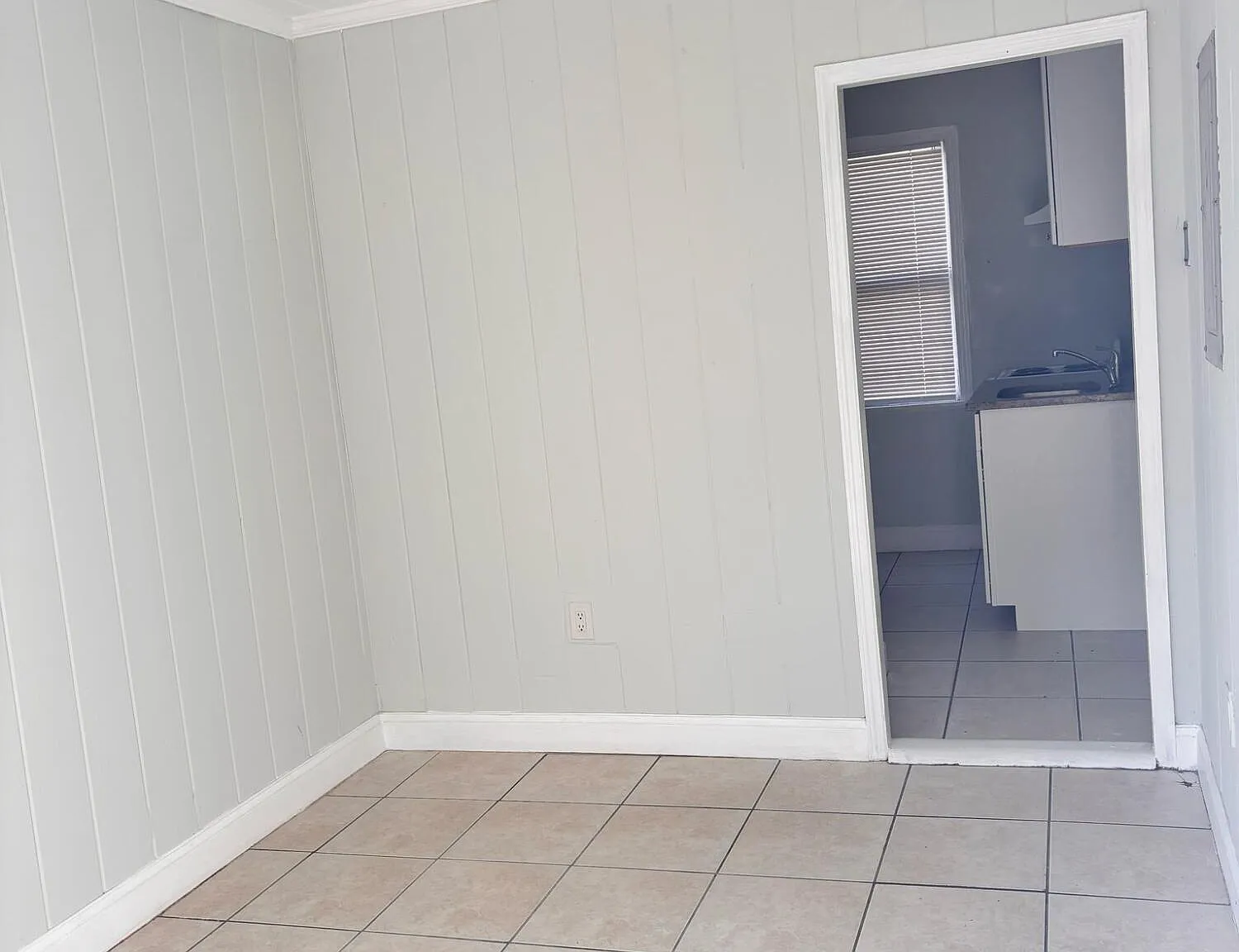 1 bed, 1.0 bath, 2196 sqft, $1,350 — Photo 2