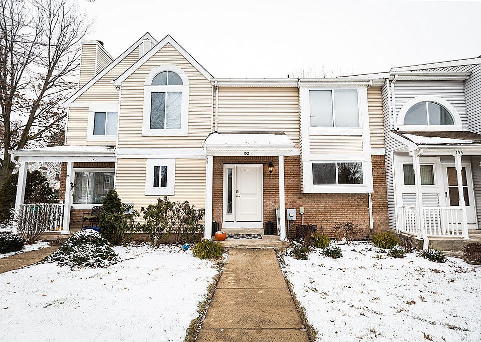 1st image of 152 Stratford Ct