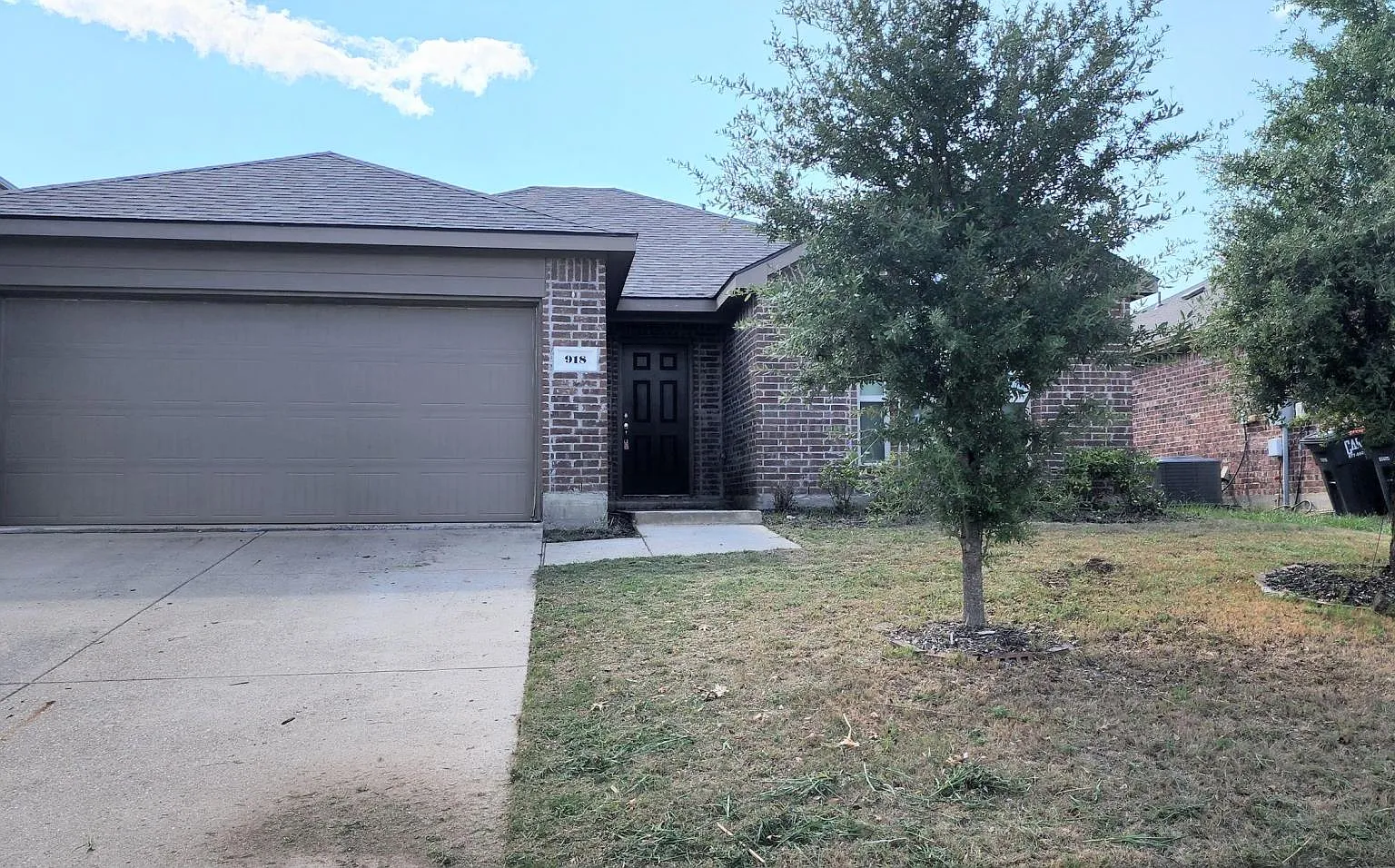 3 bed, 1402 sqft, $1,800 — Photo 2