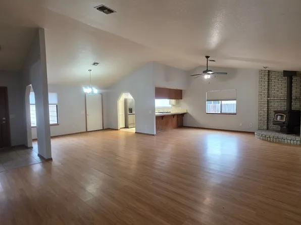 651 Country Oak Dr, Redding, CA 96003