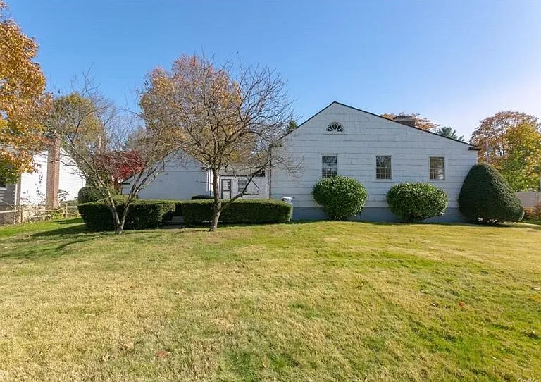 9 Manor Ave — Photo 8