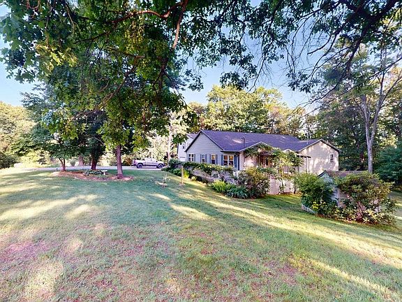 3rd image of 575 N River Highlands Rd