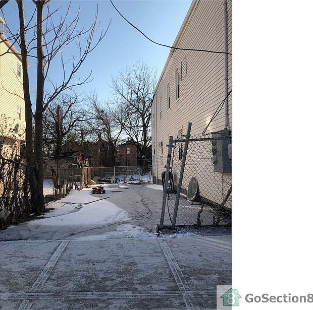 2nd image of 660 S 12th St