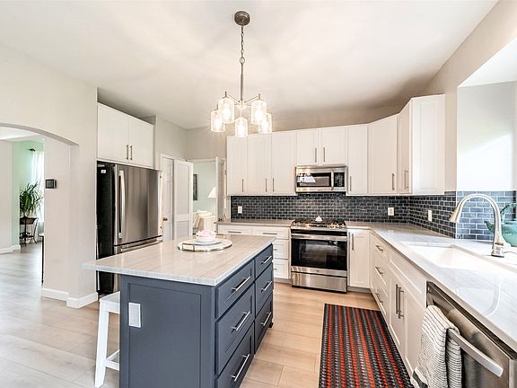 3rd image of 6817 Greenleaf Dr