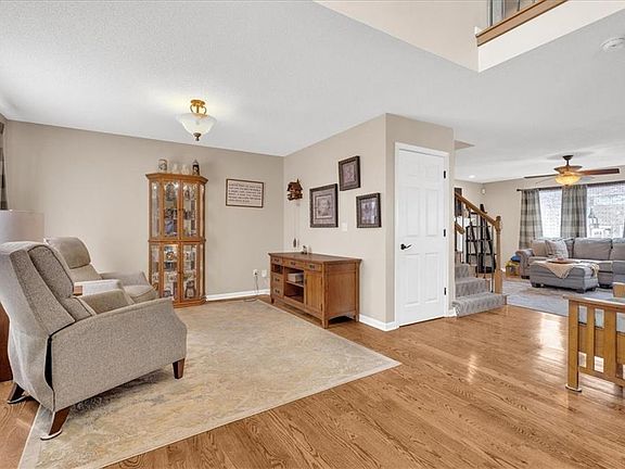 4th image of 213 NE Paseo Pl