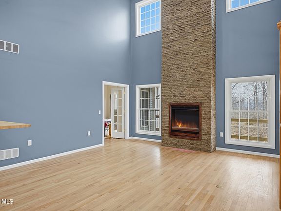 3rd image of 2 Scenic Hill Way