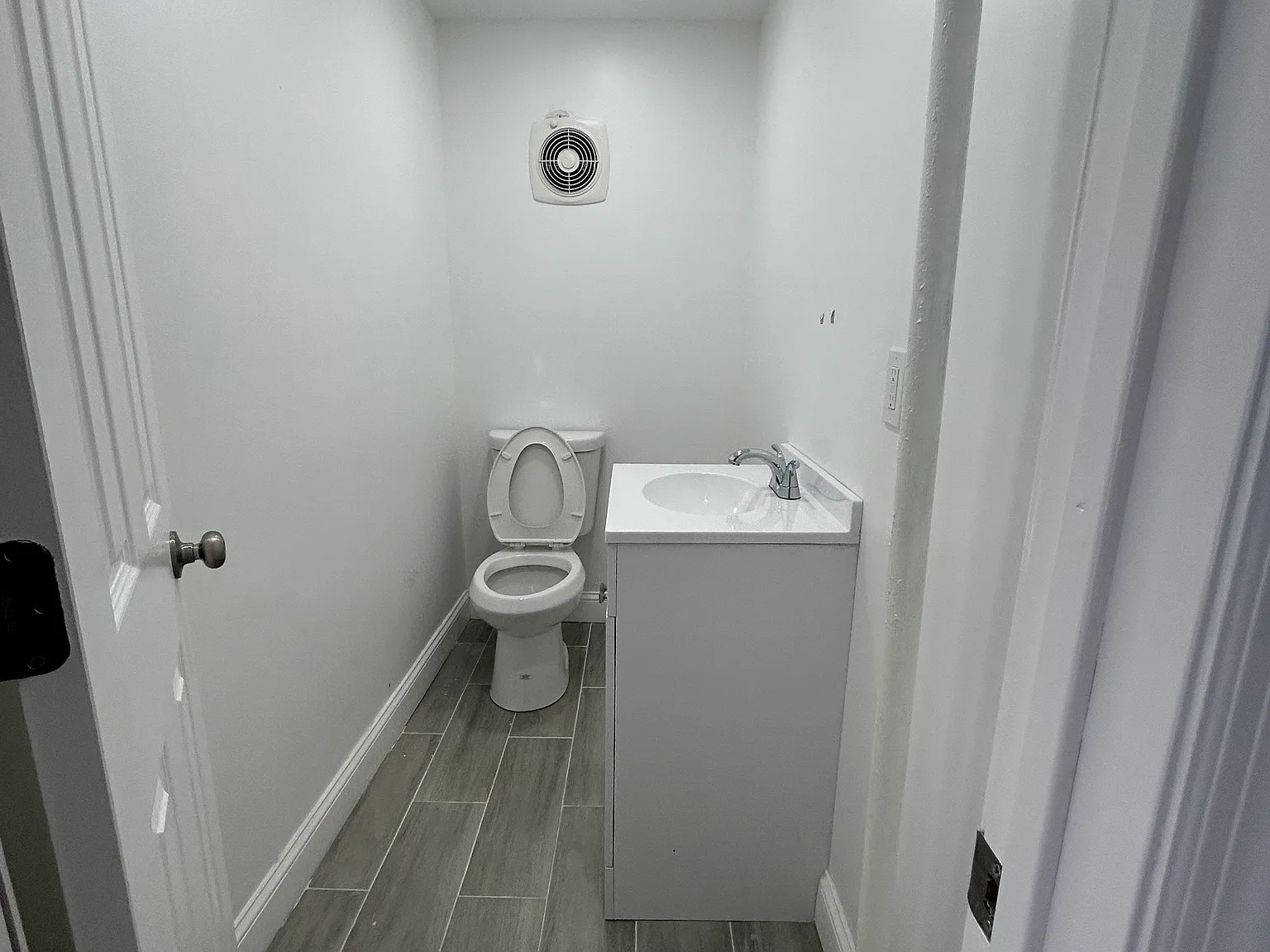 Studio, 400 sqft, $2,000 — Photo 3