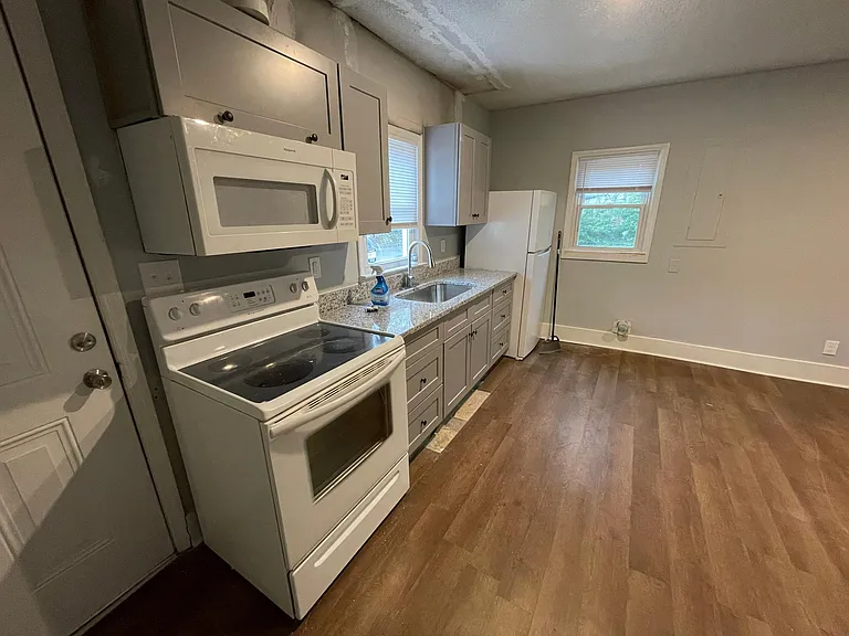 601 Vance St — Photo 4