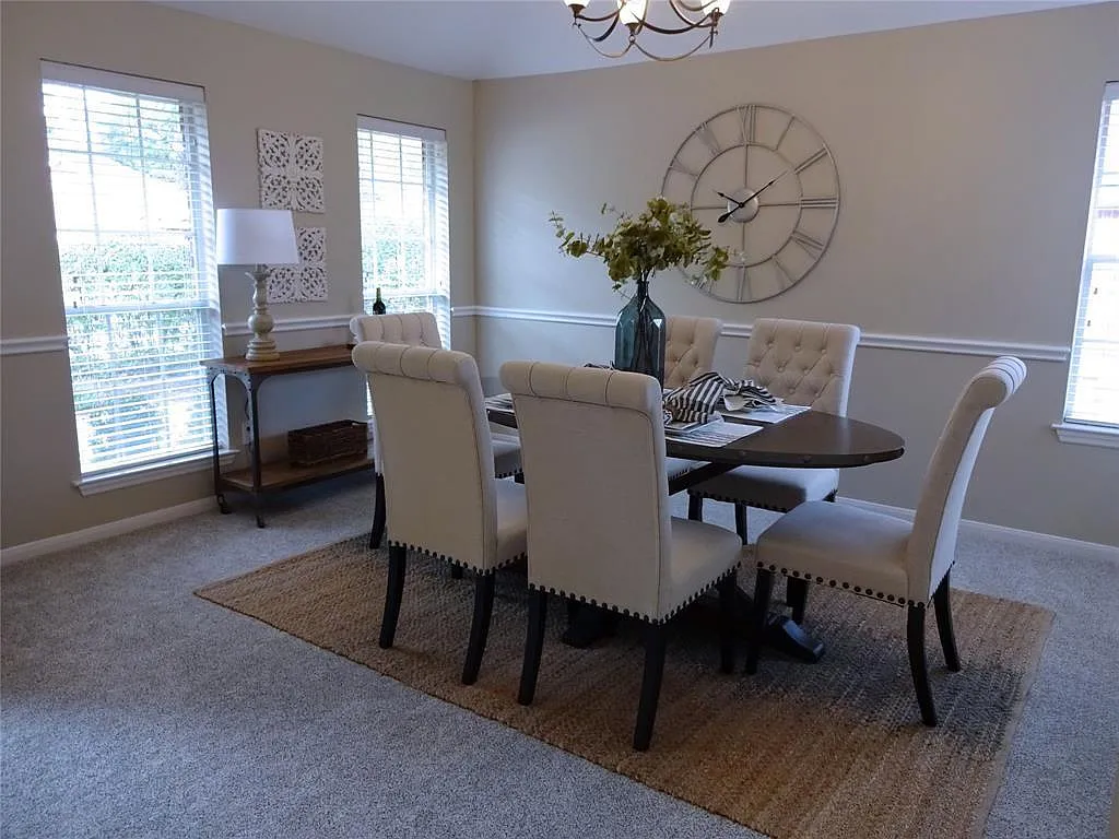 3 bed, 2.0 bath, 2013 sqft, $2,700 — Photo 2