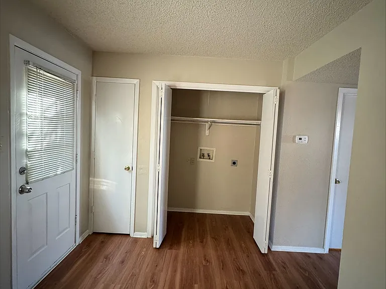 1227 Dallas Dr — Photo 6