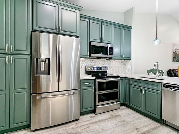 5th image of 10711 Palm Leaf Drive #B