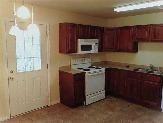 1114 Howell Rd #A — Photo 3