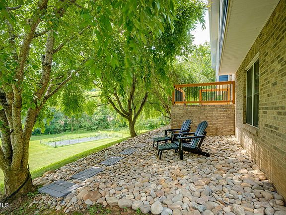 4th image of 2937 Forest View Rd