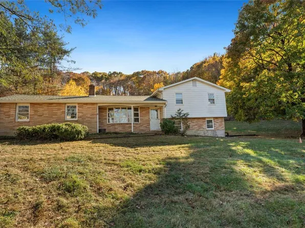 2986 Cemetery St, Slatington, PA 18080