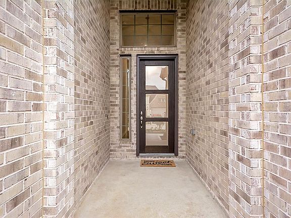 3rd image of 4127 Maple Glen Dr