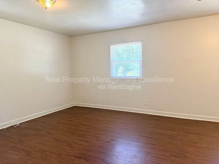 419 Walton St — Photo 13