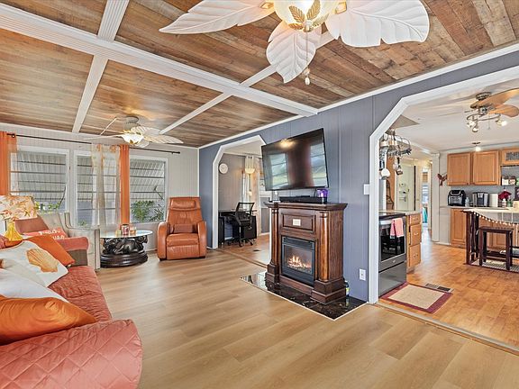 3rd image of 284 La Costa Dr