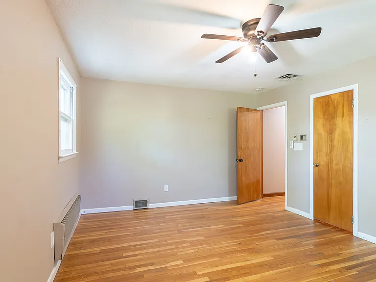 21 Hamilton Ave — Photo 12