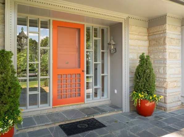 157 Woodland Dr, Staunton, VA 24401