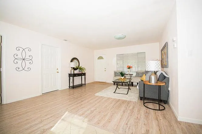 7407 Camellia Ln — Photo 2