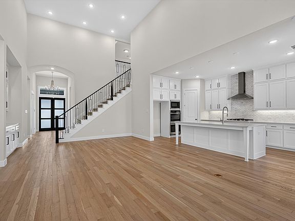3rd image of 532 Bridle Ranch Dr