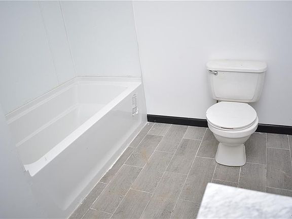 4th image of 245 Gorton St