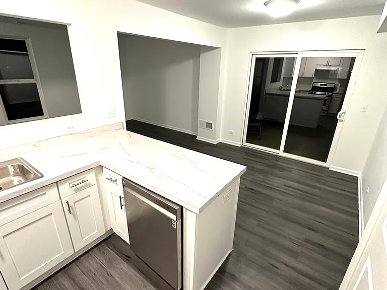 923 Four Seasons Blvd — Photo 7