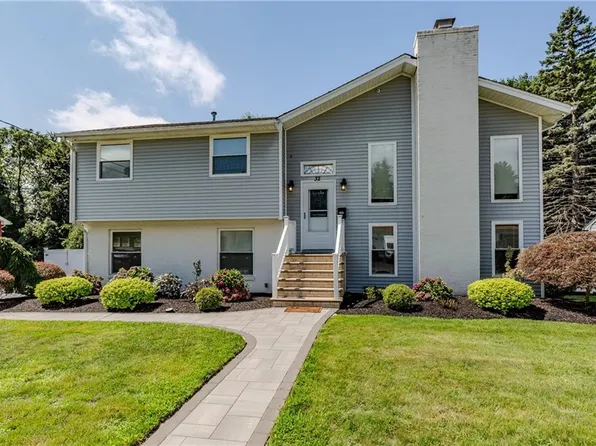 32 Cavalcade Blvd, Johnston, RI 02919
