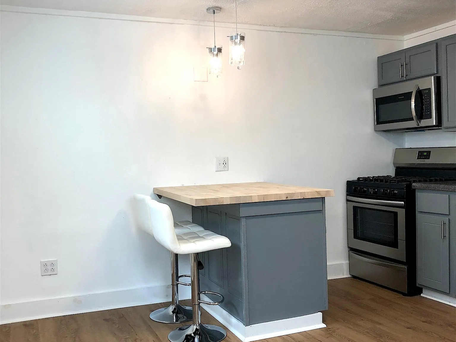 214 Green St — Photo 3