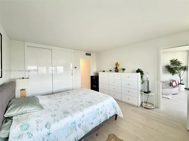 3140 S Ocean Dr #512 — Photo 30