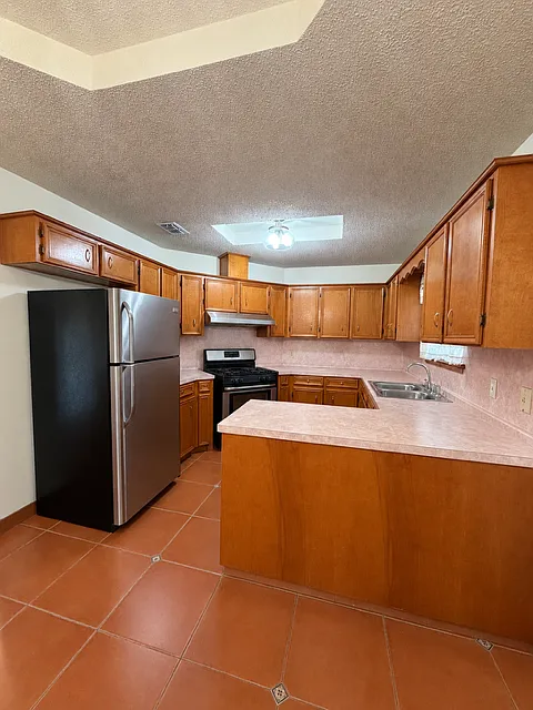 1301 W Duranta Ave — Photo 3