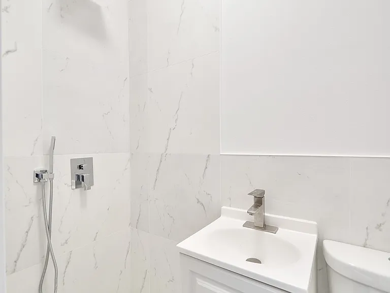 434 E 76th St #20 — Photo 3