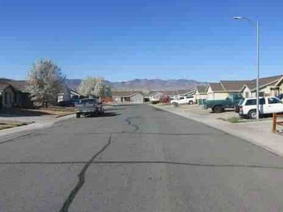 Exterior Neighborhood (street photo)